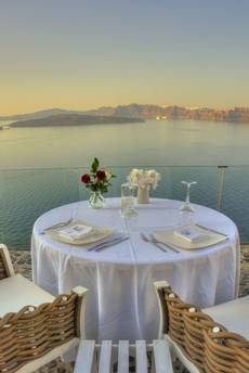Alali_restaurant_-_fine_dining_in_Santorini_inside_Astarte_Suites_Hotel_Santorini_result